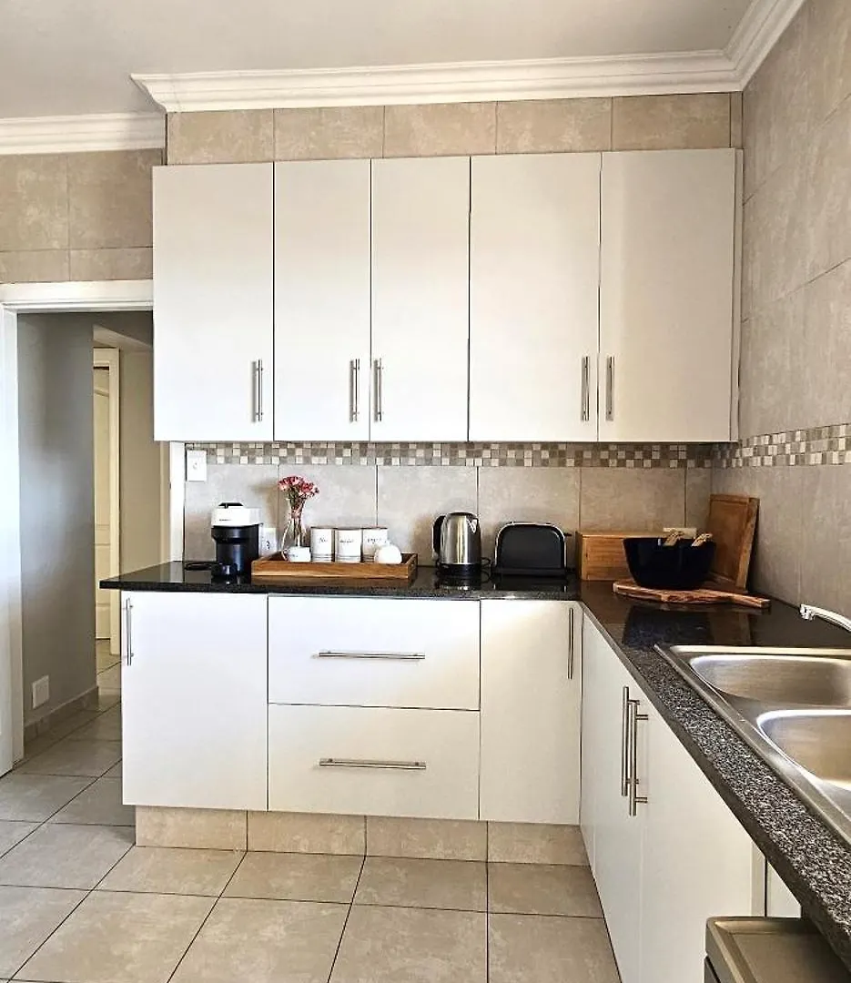 Spacious 2 Bedroom Apartment - Harbour Views Cape Town