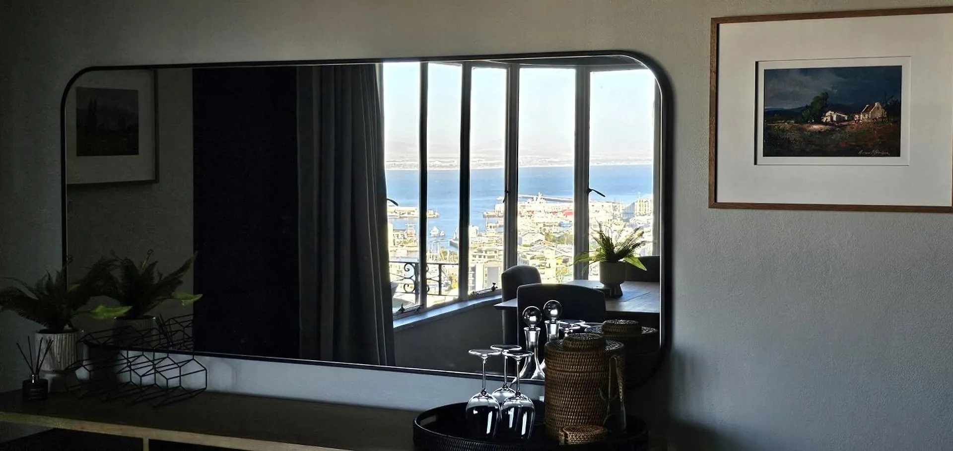 Spacious 2 Bedroom Apartment - Harbour Views Cape Town