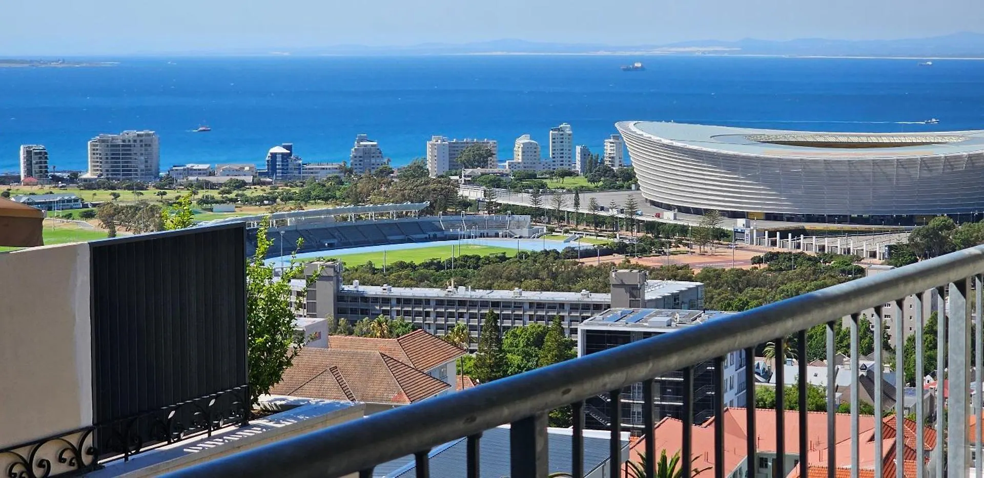 Spacious 2 Bedroom Apartment - Harbour Views Cape Town 0*,  South Africa